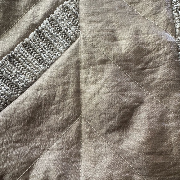 ST JOHN SPORT Gold Quilted Vest Ribbed Knit Detail Women Small NWOT - Picture 7 of 12